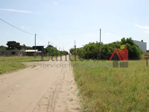 Lote en esquina - Ocho cuadras del mar 