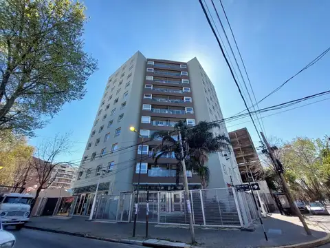 HERMOSO 3 AMBIENTES CON COCHERA CUBIERTA - Edificio Altos de Ballester -