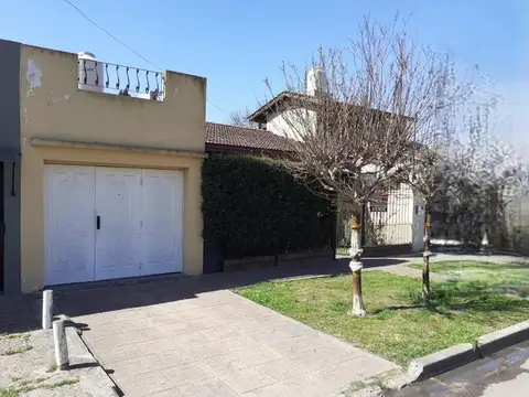 ¡BAJÓ PRECIO POR MUDANZA! CASA 4 AMBIENTES|GARAGE|PARRILLA