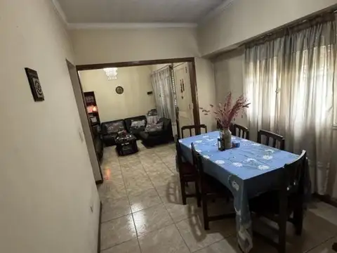 ¡BAJÓ PRECIO POR MUDANZA! CASA 4 AMBIENTES|GARAGE|PARRILLA