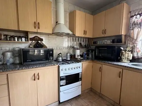 ¡BAJÓ PRECIO POR MUDANZA! CASA 4 AMBIENTES|GARAGE|PARRILLA