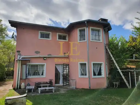 Casa en Venta con 2 cocheras