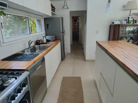 Casa 5 ambientes con 3 baños