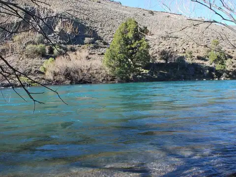 Chacra en venta 2 hectáreas con  532 metros de costa del Río Limay