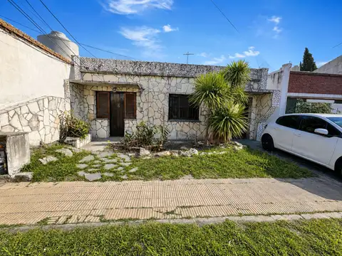 Casa venta en Munro a refaccionar con lote propio