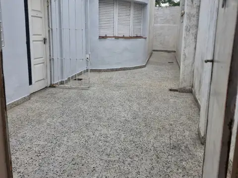 Departamento tipo casa en alquiler en Remedios De Escalada