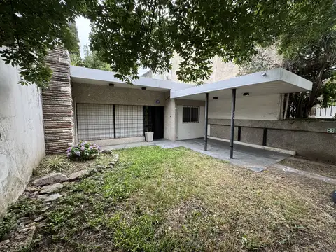 Casa en alquiler en Olivos Maipu/Uzal con jardin, piscina y parrilla