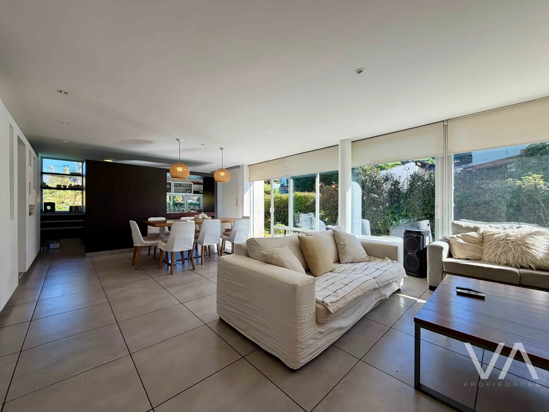Moderna casa con 3 dormitorios. Piscina. Bosque Peralta Ramos.