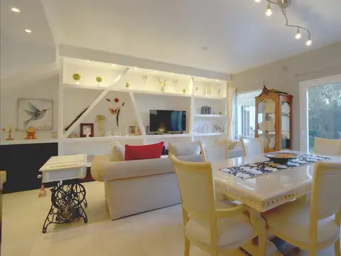 Depto Tipo Casa en Venta con 2 cocheras