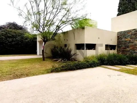 VENTA CASA 3 DORM EN  FINCAS DEL SUR 2