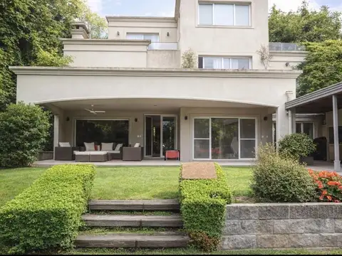 Casa moderna en venta en Acassuso 