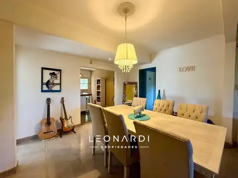 Casa en Venta con 2 cocheras