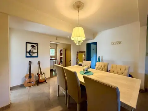 Casa 5 ambientes con 2 baños