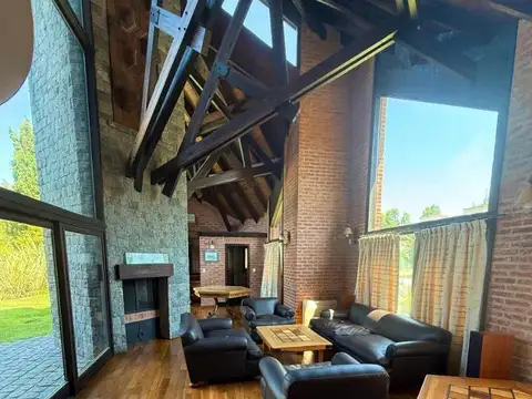 Casa 4 ambientes con 5 baños