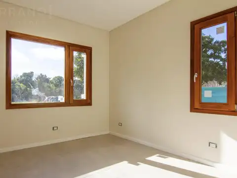 Casa 4 ambientes con 2 baños