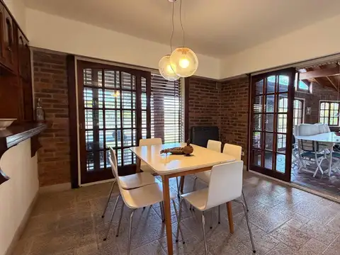 Casa 6 ambientes con 3 baños