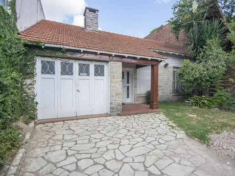 Casa en venta 7 ambientes en Hurlingham apto crédito
