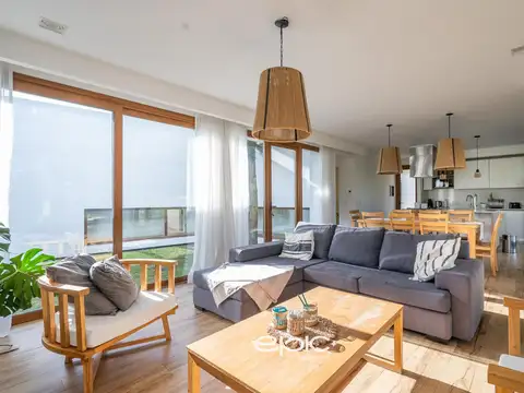 Casa 4 ambientes con 3 baños