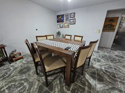 Casa 6 ambientes con 2 baños