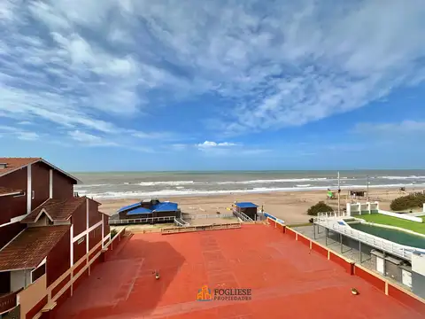 Departamento de 3 ambientes con cochera frente al mar