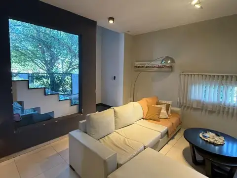 Casa en Venta con 4 cocheras