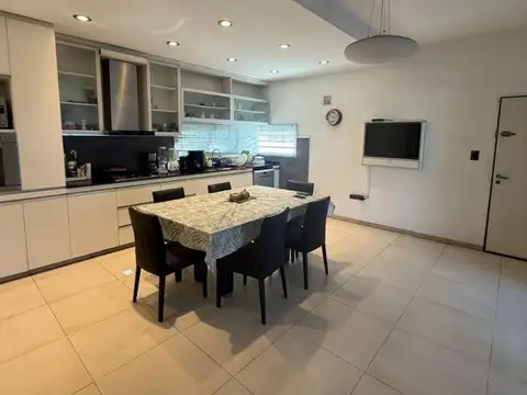 Casa en Venta en Jardines Del Olmo, USD 330.000