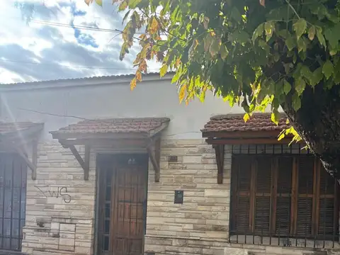 Casa en venta, calle principal, Lujan de cuyo.