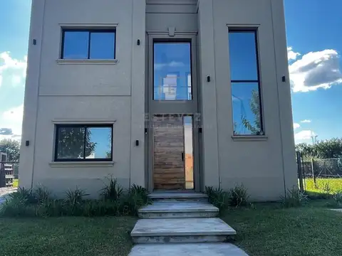 Casa 6 ambientes con 3 baños