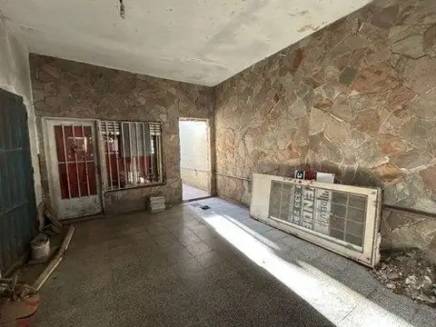 Casa 5 ambientes con 1 baño