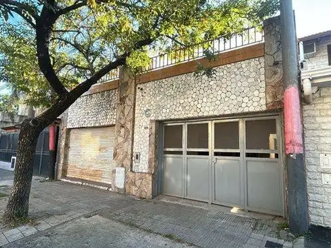 VENTA DOS CASAS MAS LOCAL A RECICLAR  - COCHERA- BARRIO ROQUE SAEZ PEÑA
