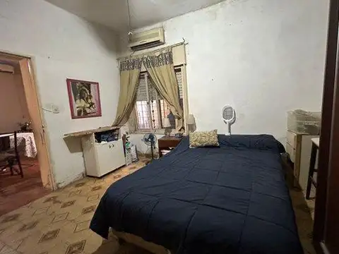 VENTA DOS CASAS MAS LOCAL A RECICLAR  - COCHERA- BARRIO ROQUE SAEZ PEÑA