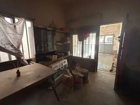 VENTA DOS CASAS MAS LOCAL A RECICLAR  - COCHERA- BARRIO ROQUE SAEZ PEÑA