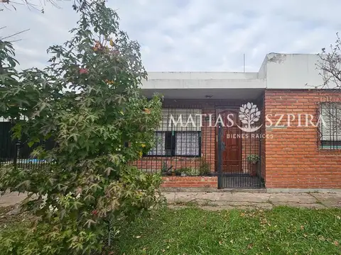 Casa en Ituzaingó 4 ambientes con pileta y parque
