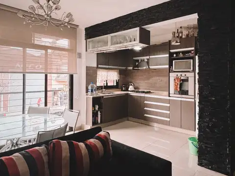 Avenida Lisandro De La Torre 800, Piso 1