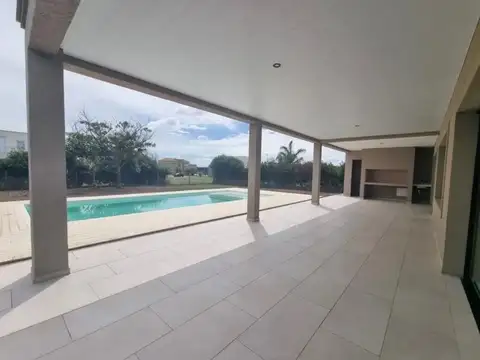 Casa 6 ambientes con 6 baños