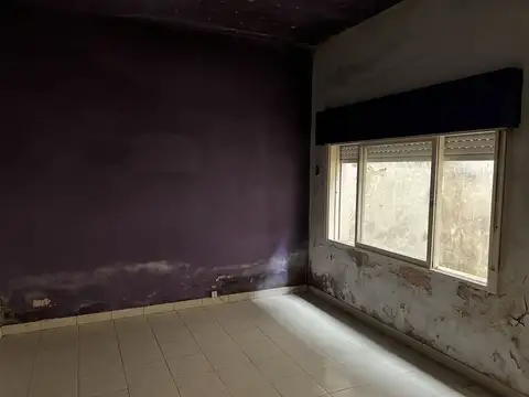 EN VENTA PH 3 HABITACIONES, A RECICLAR CASEROS TRES DE FEBRE