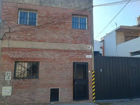 Galpón 400 m2. en optimo estado. Ubicado a 300 mts de Avda Juan Manuel de Rosas
