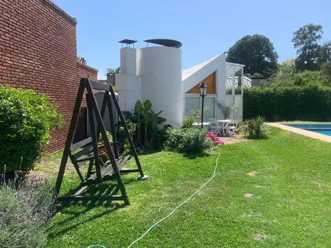 Casa en Venta con 2 cocheras