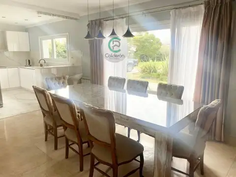 Casa 4 ambientes con 3 baños