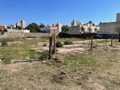 Terreno en Venta en Alto Alberdi, USD 230.000
