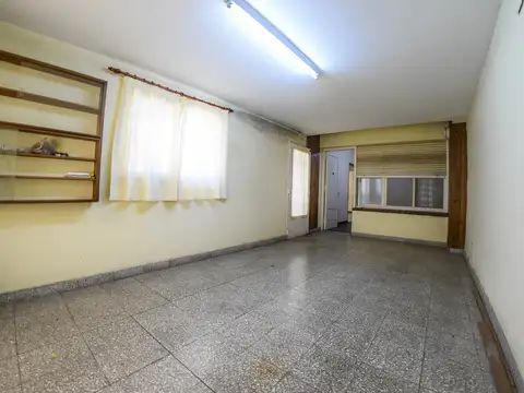 CASA CON DEPARTAMENTO DE PASILLO Y AMPLIO TERRENO
