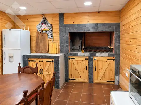 VENTA DE CASA + QUINCHO +DEPTO -LOS CIPRESES-CATRIEL al 600