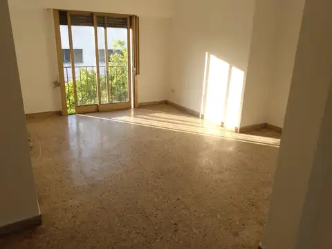 DEPTO 2 AMB Y 1/2 CON TERRAZA MUY BUENA UBICACION CIUDADELA