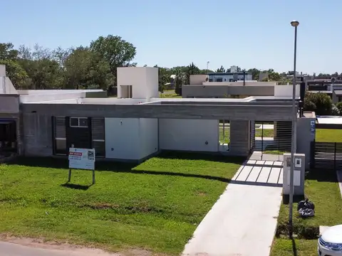 Casa a estrenar de 3 dormitorios en Don Mateo Funes