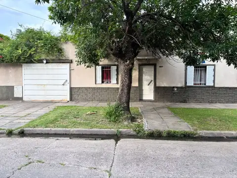 CASA EN VENTA VALENTIN ALSINA EXCELENTE ESTADO