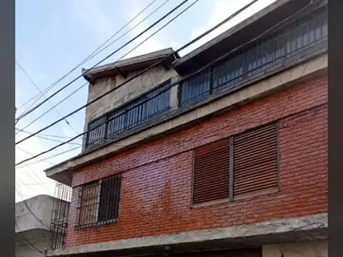 Edificio Comercial Vivienda con locales de 300M2