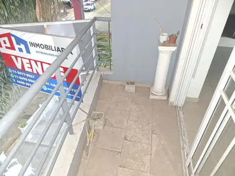 Venta depto 2 amb 1º piso frrente