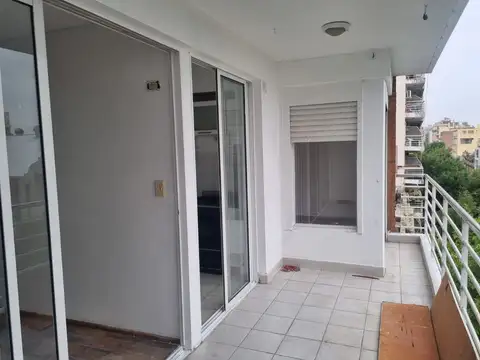  EXCELENTE DPTO 3 AMB CON BAÑO Y TOILETTE AL FRENTE MUY BIEN UBICADO LUMINOSO, EXCELENTE CATEGORIA 