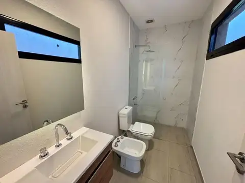 Depto Tipo Casa 3 ambientes con 2 baños