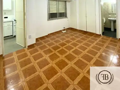 Teniente General Juan Domingo Perón 2100, Piso 1